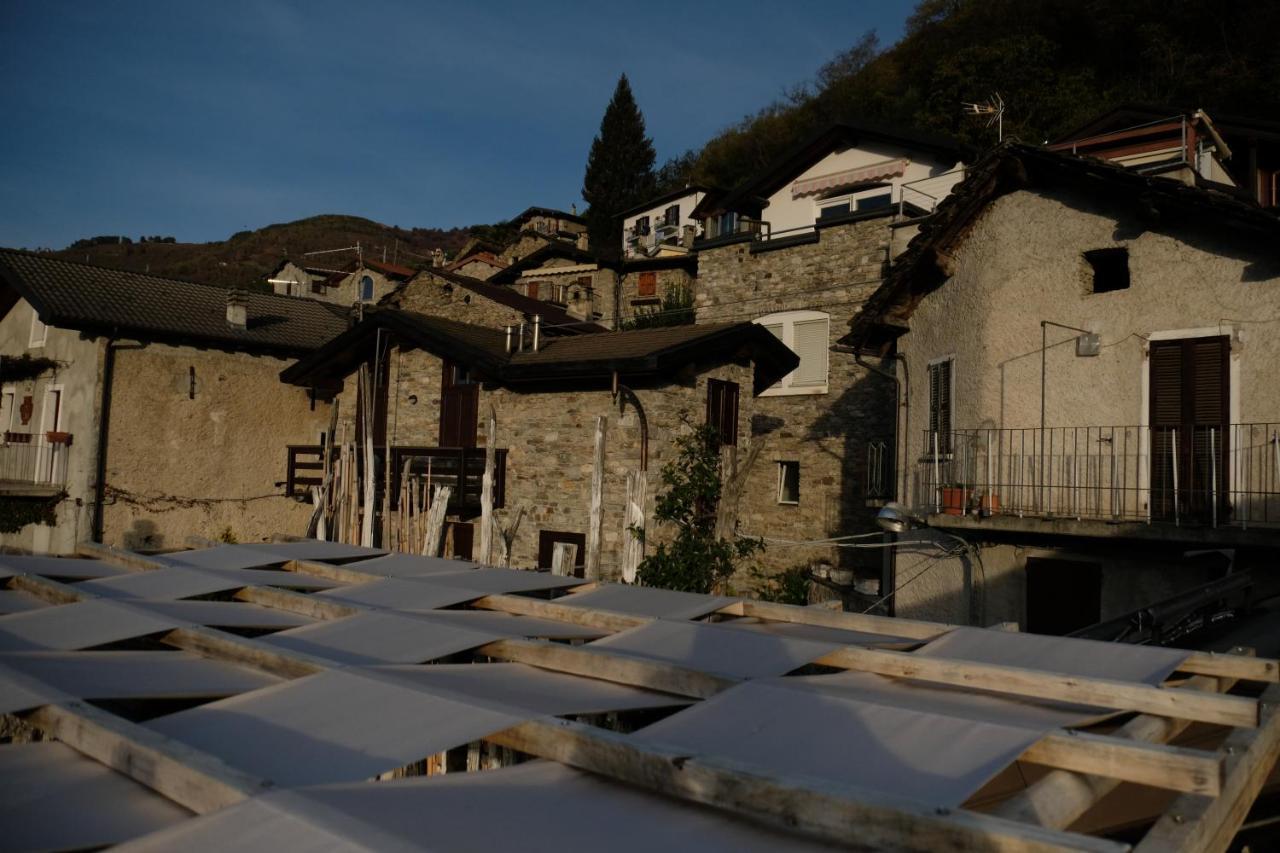 Appartamenti Montemezzo Le Case In Pietra Sorico Exterior foto