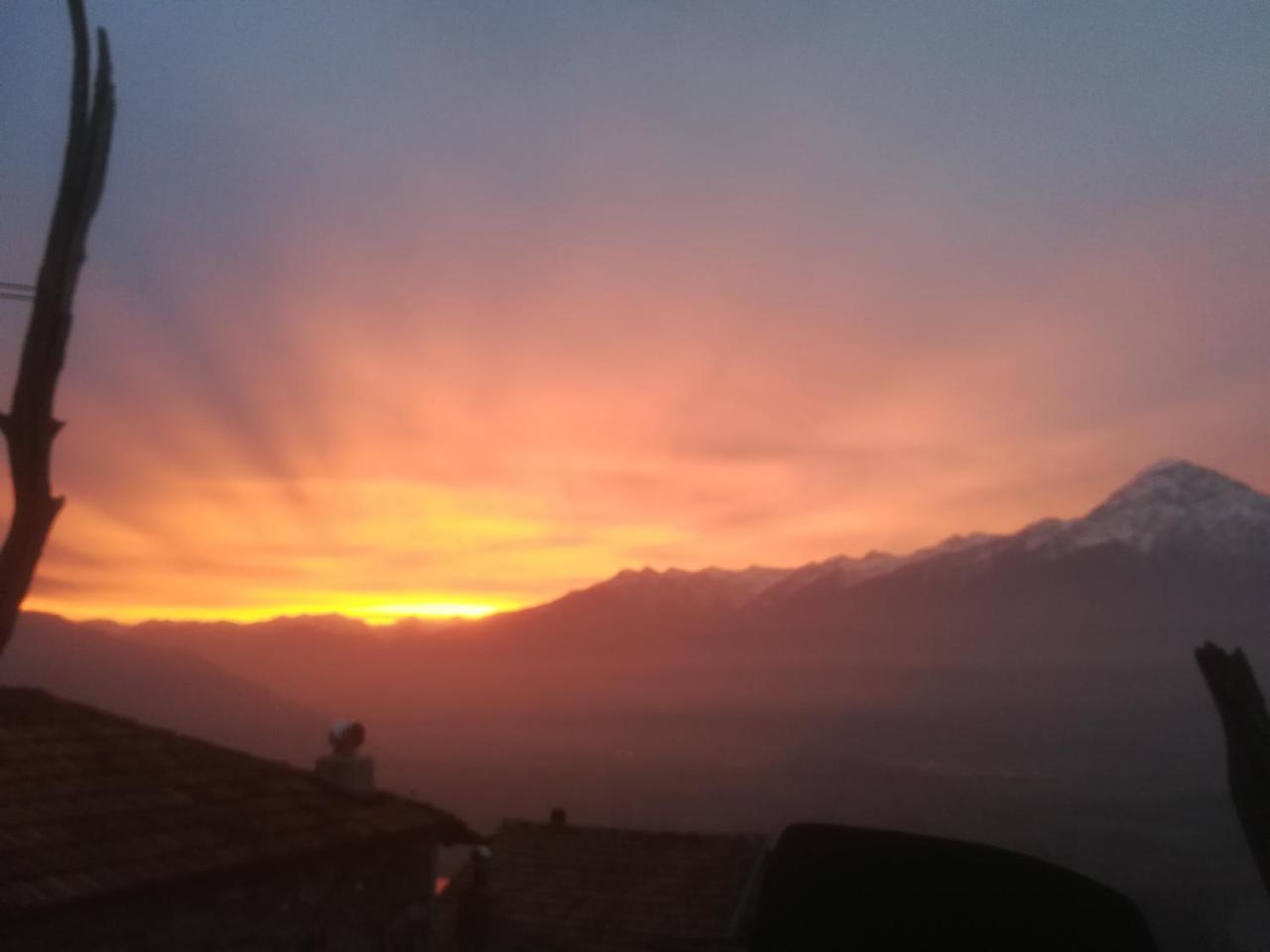 Appartamenti Montemezzo Le Case In Pietra Sorico Exterior foto