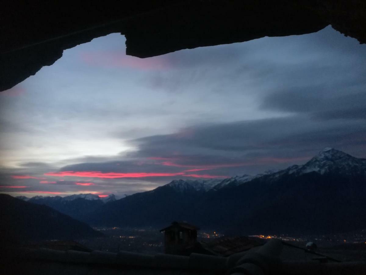 Appartamenti Montemezzo Le Case In Pietra Sorico Exterior foto